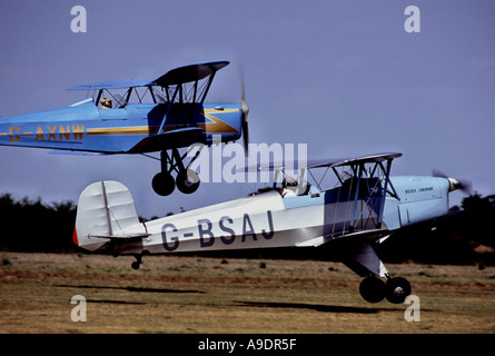 Bucker Jungmann aeromobili in fase di decollo da Rougham airfield vicino a Bury St Edmunds in Suffolk Foto Stock