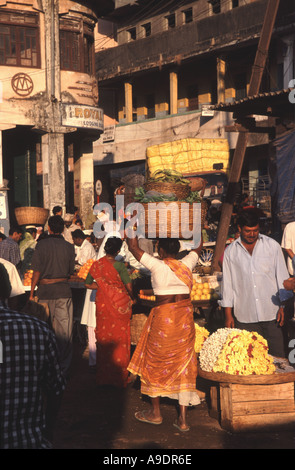 GOA, INDIA. Un colorato di scena a Gandhi nel mercato Margao. Foto Stock