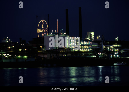 Bayer Chemical Plant, Leverkusen, Renania settentrionale-Vestfalia (Germania). Foto Stock