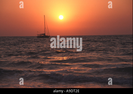 GOA Sunset off Colva beach a Benaulim Foto Stock