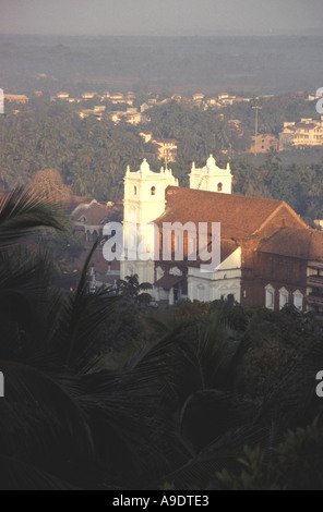 GOA, INDIA. Un alba vista dal Monte collina della chiesa dello Spirito Santo sul largo de Igreja in Margao. 2005. Foto Stock