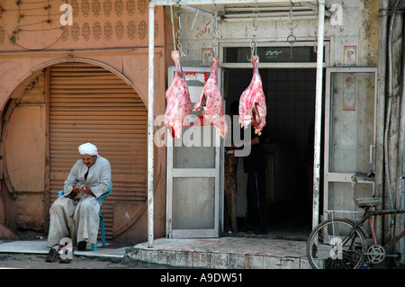 Negozio di macellaio in Market street a Luxor Egitto Foto Stock