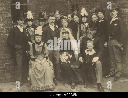 Armadio fotografia di matrimonio gruppo circa 1885 Foto Stock