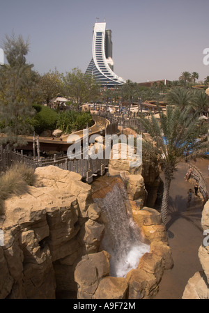 Jumeirah Beach Hotel e il parco acquatico Wild Wadi Foto Stock