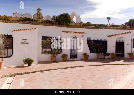 Plaza de Levante, Puerto Cabopino, Andalusia Foto Stock