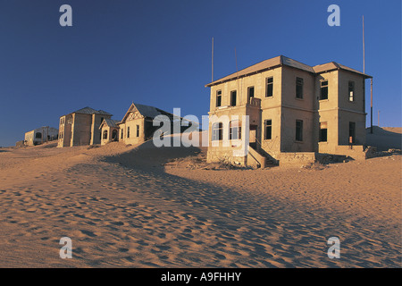 Case abbandonate in ghost città mineraria Kolmanskop Namibia Africa del sud-ovest Foto Stock