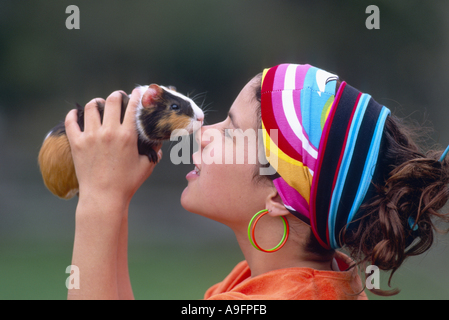 Ragazza smoching cavy, cavia (cavia spec.). Foto Stock