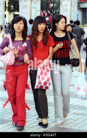 Cina, Pechino. Shopping Mile Xidan nel distretto di Xicheng Foto Stock