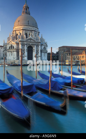Gondalas Santa Maria della Salute Venezia Italia Foto Stock