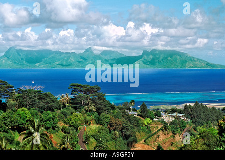 Vista dell'Isola di Moorea da l'isola di Tahiti in Polinesia francese. Foto Stock