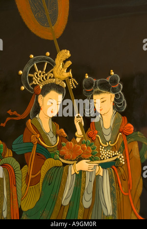 Palace ladies design sul vaso di porcellana in officina in Pingyao, Shanxi, Cina Foto Stock