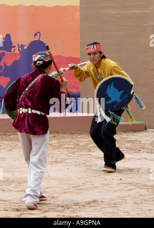 Navajo blu Aquila ballerini eseguono la protezione danza al Intertribal Ceremonial in Gallup New Mexico. Fotografia digitale Foto Stock