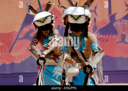 Deer dance di Zuni Pueblo Red Tailed Hawk ballerine alla Intertribal Indian Ceremonial in Gallup New Mexico. Fotografia digitale Foto Stock