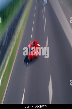 Il traffico automobilistico a velocità sulla M5 nr Taunton Somerset England Regno Unito Foto Stock