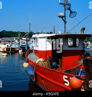 Barche da pesca in porto a Lymington Hampshire Inghilterra Foto Stock