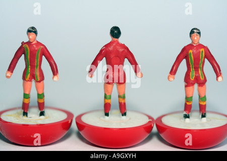 3 giocatori in linea piena striscia Subbuteo® Replica Galles Tabella giocatori di calcio Foto Stock