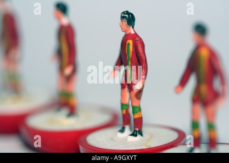 4 giocatori in linea piena striscia Subbuteo® Replica Galles Tabella giocatori di calcio Foto Stock