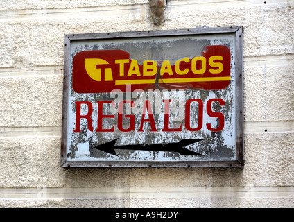 Vecchio stile di firmare per il tabacco estanco uscita e negozio di articoli da regalo nella città spagnola 2007 Foto Stock