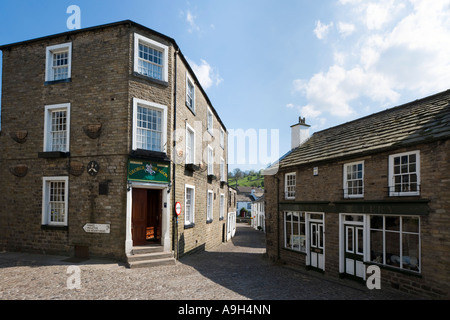 George and Dragon pub nel centro del villaggio, ammaccature, Dentdale, Yorkshire Dales National Park, North Yorkshire, Inghilterra, Regno Unito Foto Stock