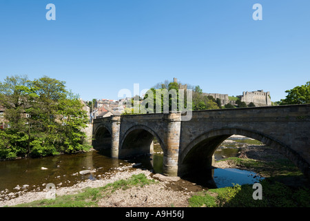 Richmond Castle e il fiume Swale, Richmond, Yorkshire Dales, North Yorkshire, Inghilterra, Regno Unito Foto Stock