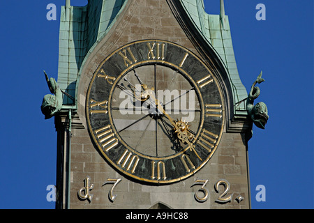 La Svizzera Zurigo Chiesa Fraumunster clock tower Foto Stock