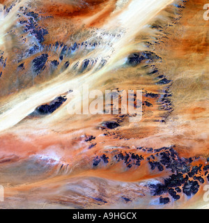 Deserto del Sahara paesaggio vicino la Terkezi oasi nel paese del Ciad come visto dallo spazio Foto Stock