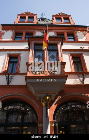 La città storica di Hall di Bernkastel Kues Renania Palatinato Germania Aprile 2007 Foto Stock