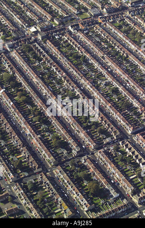 Vista aerea di alloggiamento a schiera con giardino a Ilford, Essex Foto Stock