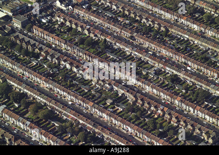 Vista aerea di alloggiamento a schiera con giardino a Ilford, Essex Foto Stock