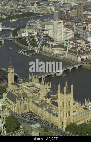 Vista aerea della sede del parlamento di Westminster con l'Occhio di Londra, Westminster Bridge & Fiume Tamigi in background Foto Stock