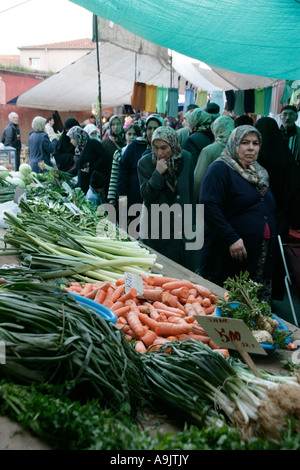 Frutta fresca e verdura nel quartiere Fener, Istanbul, Turchia Foto Stock