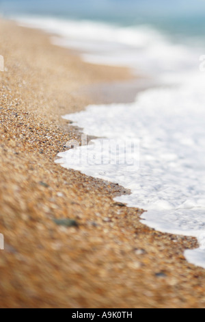 Le onde provenienti da sulla spiaggia Foto Stock