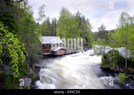 Myllykoski cascata e mulino, Finlandia, Oulu, Kuusamo Foto Stock