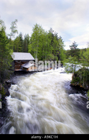Myllykoski mill e cascata, Finlandia, Oulu, Kuusamo Foto Stock