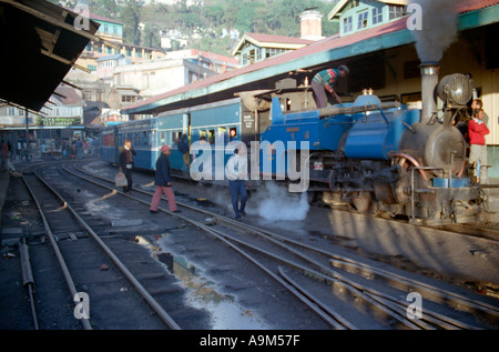 Toy Train alla stazione sul modo di Darjeeling 1985 Foto Stock