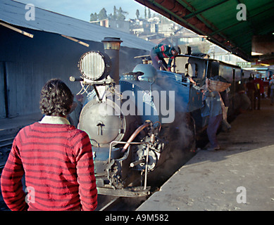 Toy Train alla stazione sul modo di Darjeeling 1985 Foto Stock