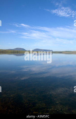 Dh Loch di Stenness STENNESS ORKNEY sponde del Loch Hoy Colline Foto Stock