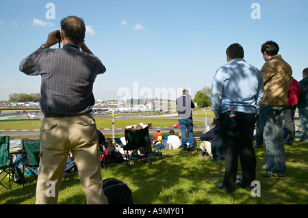 Gli spettatori della gara di Brands Hatch il circuito kent england Foto Stock