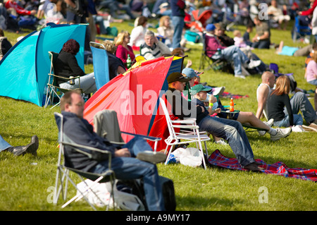 Gli spettatori della gara di Brands Hatch il circuito kent england Foto Stock