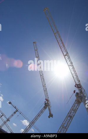 Gru sul sito di costruzione Liverpool Merseyside England Regno Unito GB EU Europe Foto Stock