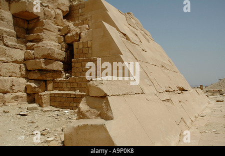 Piramide nel complesso di Saqqara che mostra il dettaglio di costruzione di una piramide, Il Cairo, Egitto Foto Stock