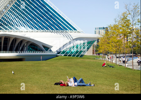 Terreni intorno Calatrava ala di Milwaukee Art Museum di Milwaukee, Wisconsin USA Foto Stock