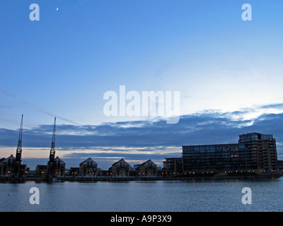 Tramonto sul Canary Wharf, Londra, Inghilterra Foto Stock