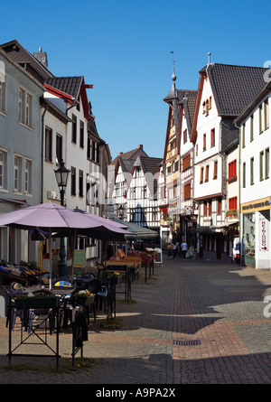 Scena di strada Bad Munstereifel Rhineland Germania Europa Foto Stock