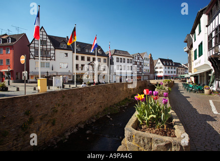 Bad Munstereifel una vecchia città tedesca in Renania, Germania sul fiume Erft Foto Stock