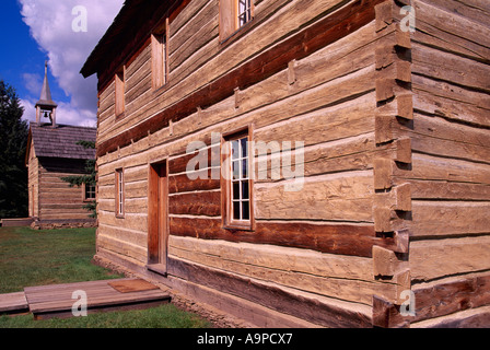 Dunvegan Parco Provinciale e sito storico, Alberta, Canada - Storico San Carlo canonica e la chiesa della Missione, Hudson's Bay Post Foto Stock