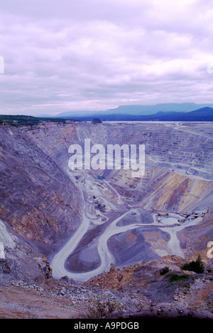 Aprire Pit miniera di rame, l'isola di Vancouver, BC, British Columbia, Canada - oro, argento, molibdeno sottoprodotti di data mining Foto Stock