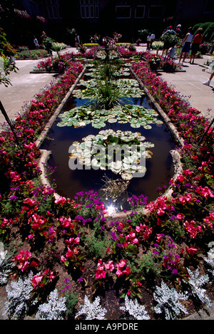 Il giardino italiano ai Giardini Butchart vicino a Victoria sull'Isola di Vancouver British Columbia Canada Foto Stock