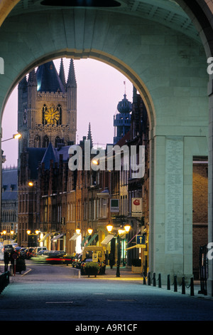 Ultimo Post Menin Gate Ieper Ypres Belgio West Vlaanderen al crepuscolo Foto Stock