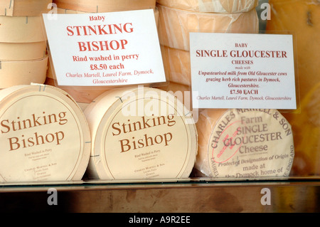 Vescovo puzzolente una morbida lavata-crosta formaggio prodotto da Charles Martell e figlio a Laurel Farm, Dymock, Gloucestershire England Regno Unito Foto Stock